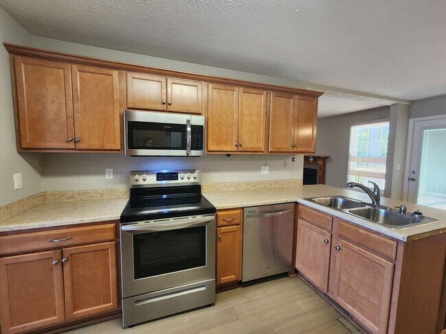Building Photo - 4 Bedroom 3 Full Bath + Bonus Room