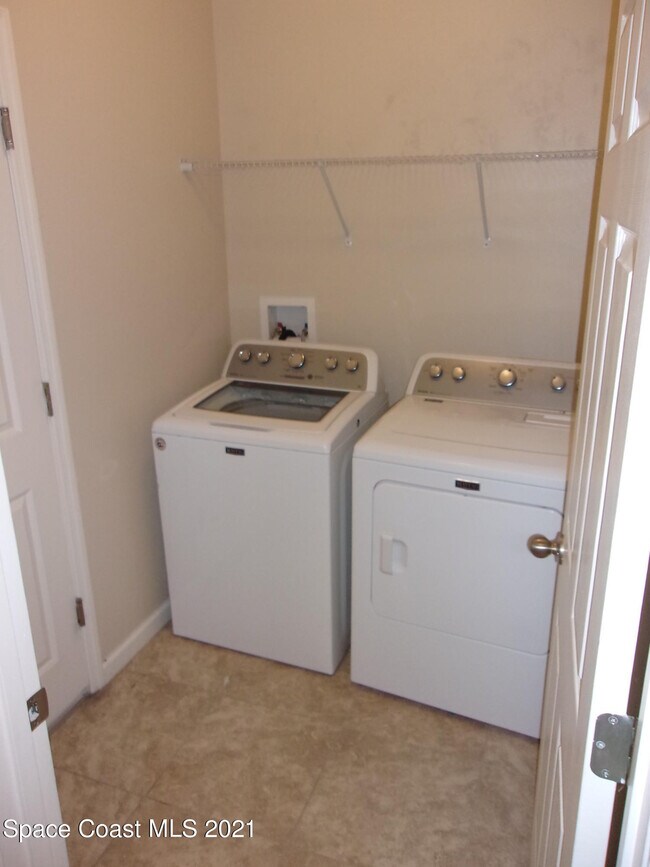 Building Photo - 3935 Harvest Cir