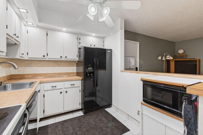 Building Photo - 15496 Lakes of Delray Blvd