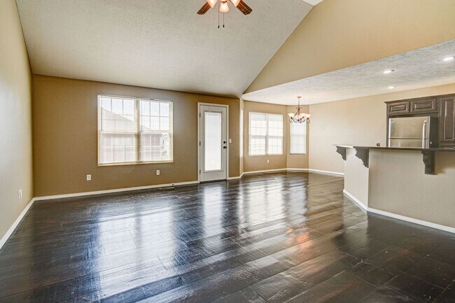 Building Photo - Beautiful all brick 3 bed 2 bath house in ...