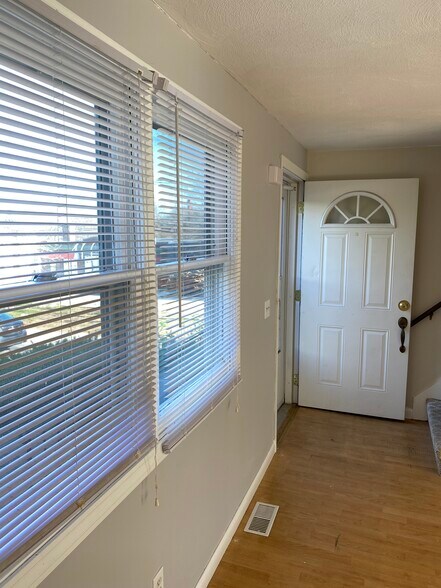 Building Photo - 325 Washington St