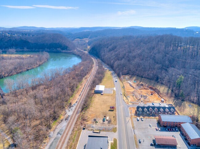Building Photo - 91 E Main St