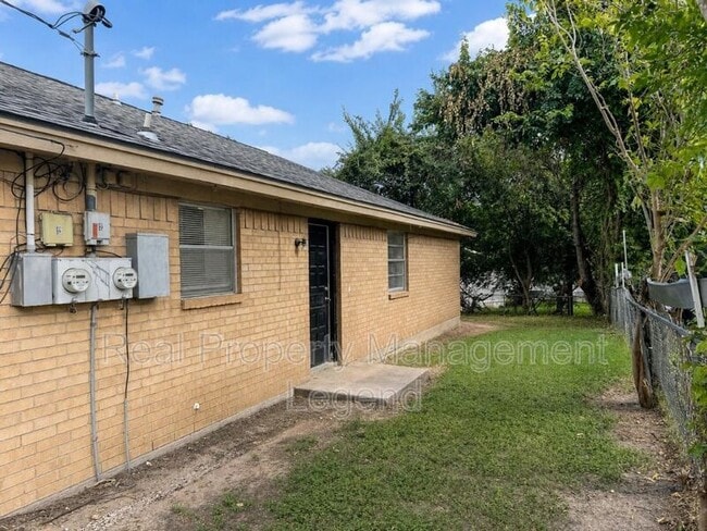 Building Photo - 112 Oak Hill Dr