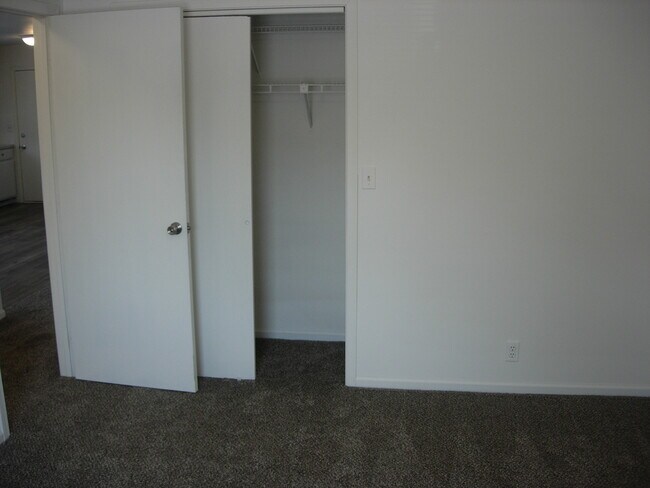 Building Photo - 150 Hillshafer Dr
