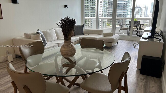 Building Photo - 1717 N Bayshore Dr