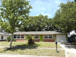 Building Photo - 668 Hampton Dr NE