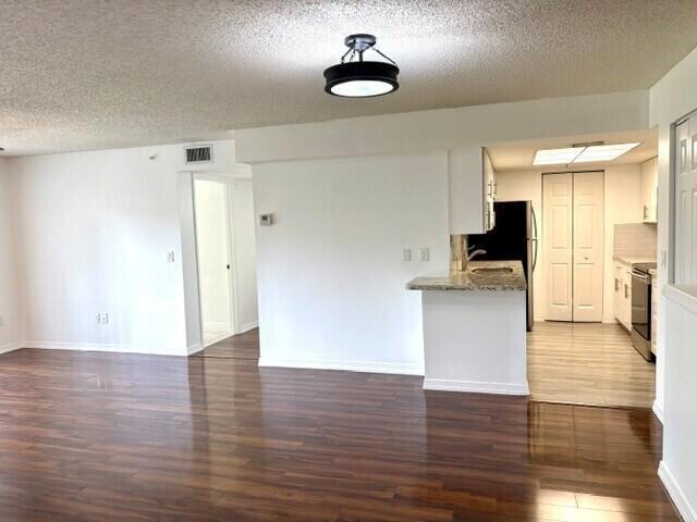 Building Photo - 100 Crestwood Ct N