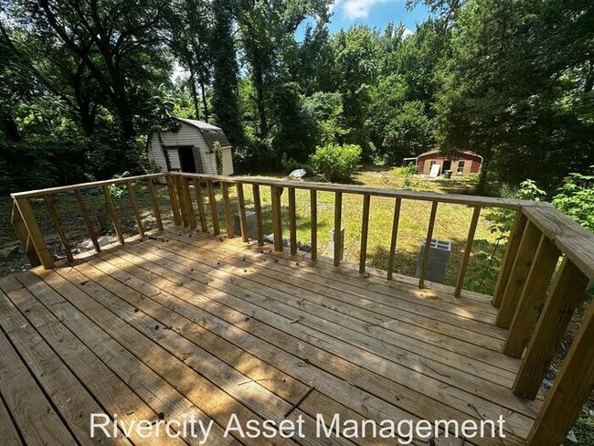 Building Photo - Your Perfect Home: Renovated 3 Bed, 2 Bath! Section 8 Friendly!! Westwood Area!!