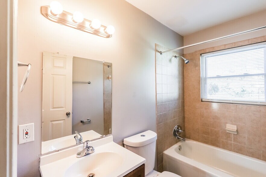 Building Photo - 6641 Wealthy Ct