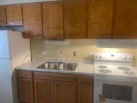 Building Photo - 2010 S 15th Ave