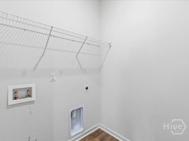 Building Photo - 148 Troupe Dr
