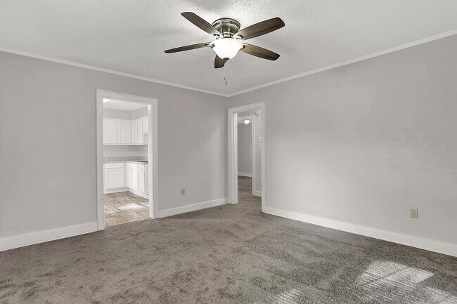 Building Photo - 3088 Manhattan Ave