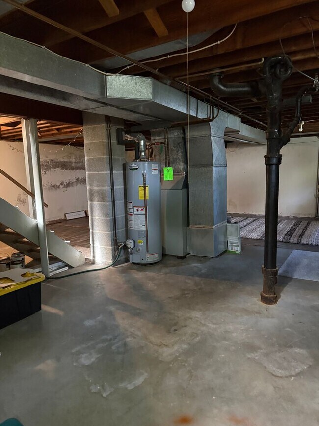 Building Photo - 800 W 23rd St