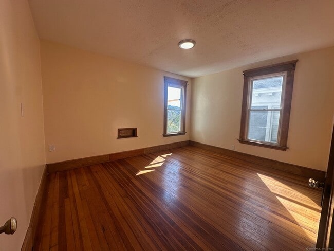 Building Photo - 28 E Pearl St