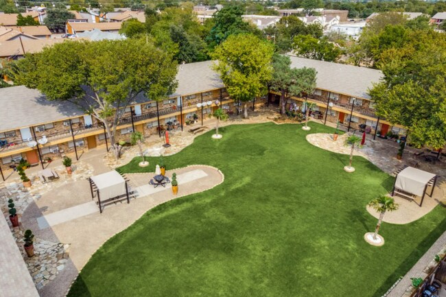 Building Photo - 501 Fuller St