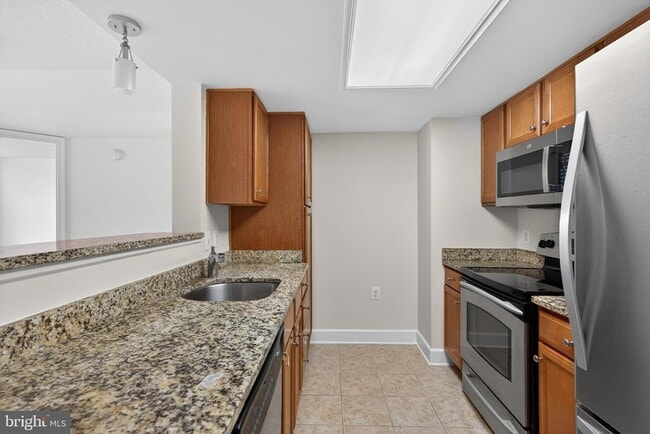 Building Photo - 11800 Sunset Hills Rd