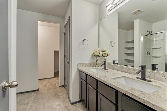 Building Photo - 2211 Treasure Mountain Dr