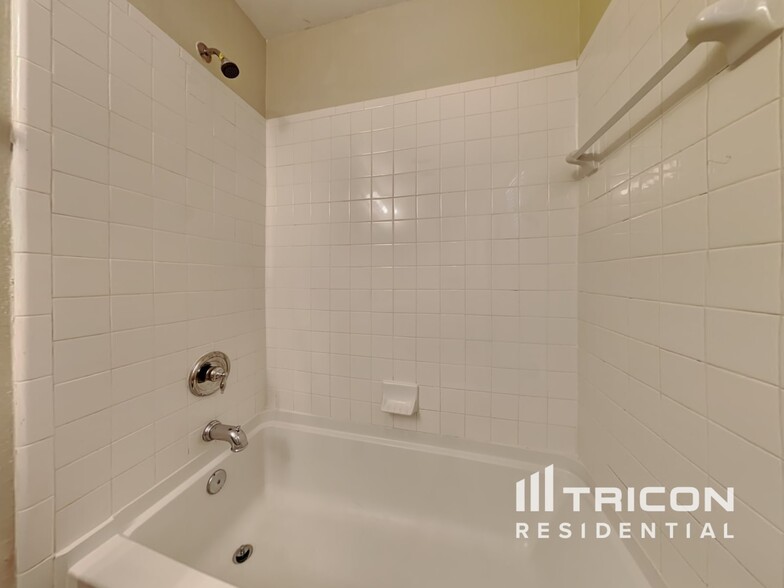 Building Photo - 8527 Rita Blanca Dr