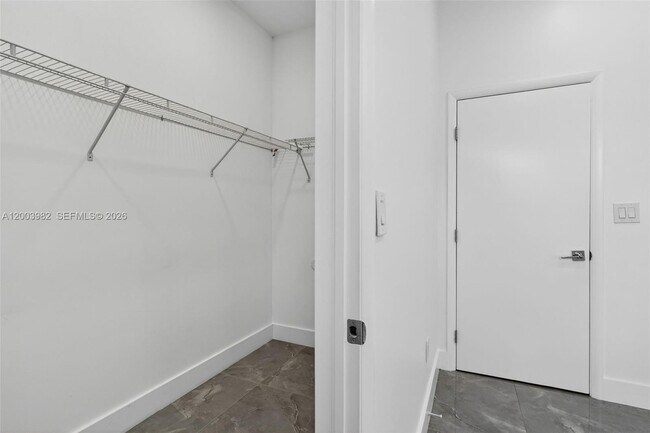 Building Photo - 655 NW 24th Ave