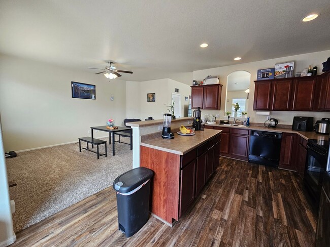 Building Photo - 3 Bed 3 bath house in 80916!