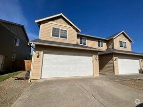 Building Photo - 2200 Greenview Cir
