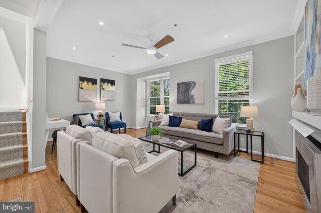 Building Photo - 122 Sanborn Pl