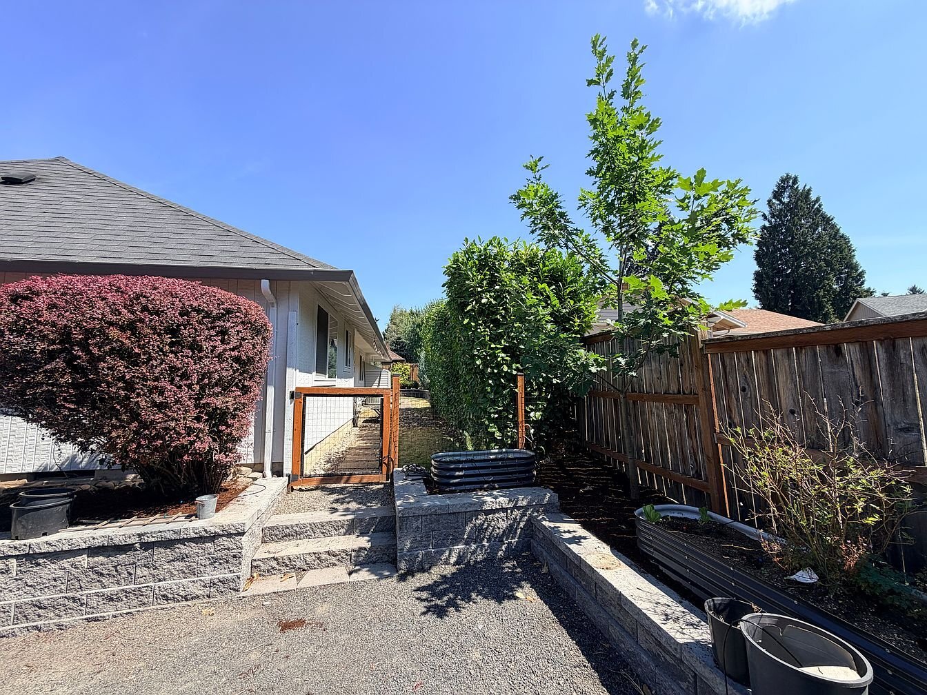 Building Photo - 8660 SW Comanche Way