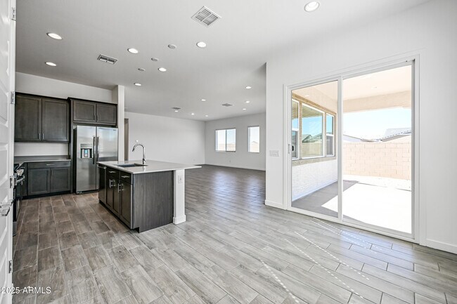 Building Photo - 14913 W Cottontail Ln