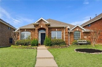 Building Photo - 2425 Ravenhurst Dr