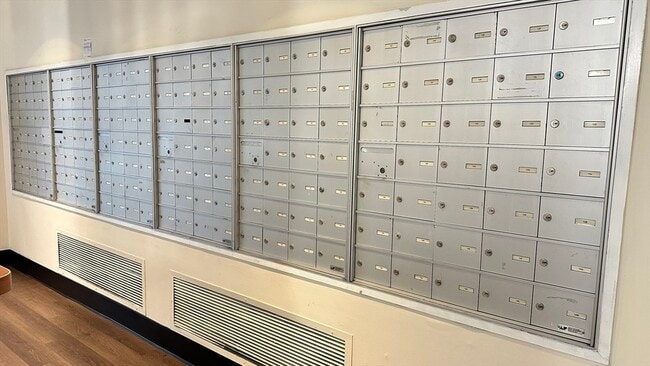 Building Photo - 1025 Hancock St