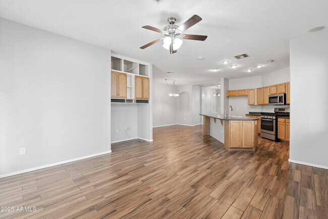Building Photo - 7062 W Palmaire Ave