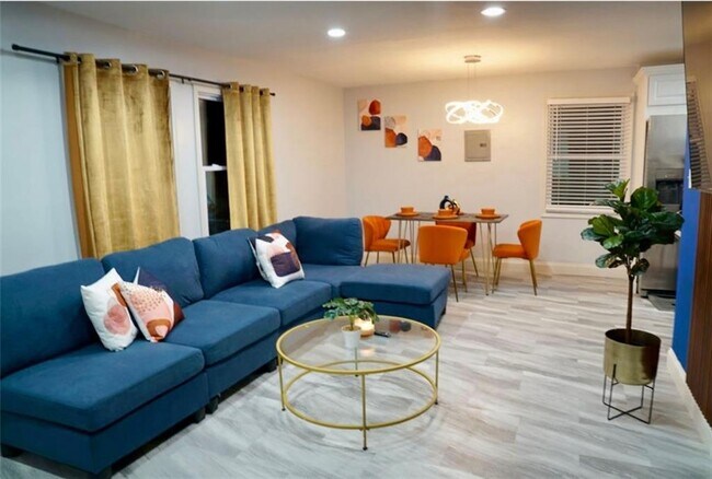 Building Photo - 3812 Clovis Ct NW