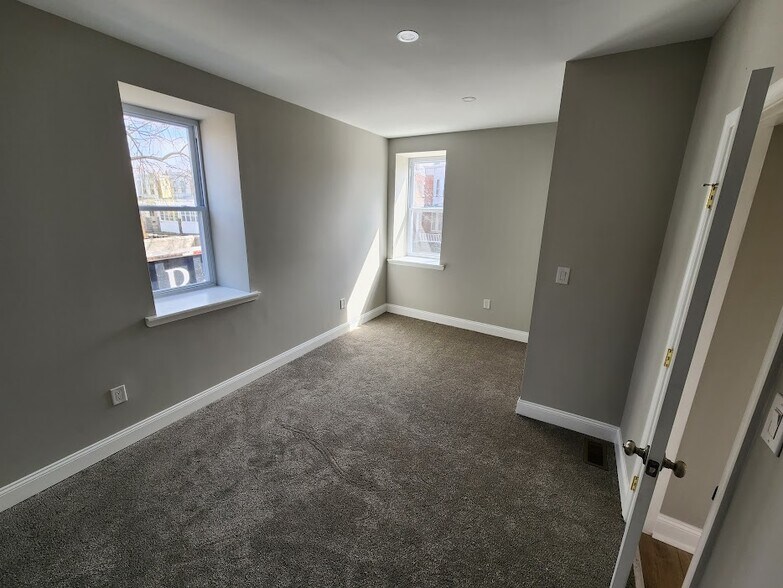 Building Photo - 5535 Ridge Ave