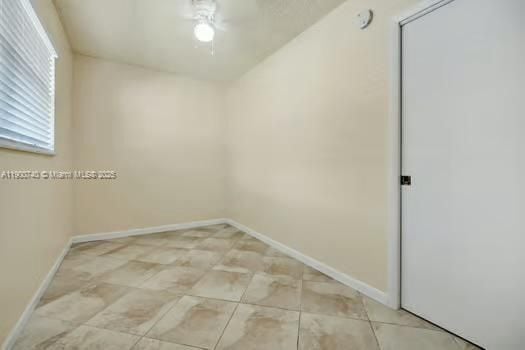 Building Photo - 8527 Old Country Manor