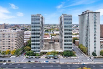 Building Photo - 3550 N Lake Shore Dr