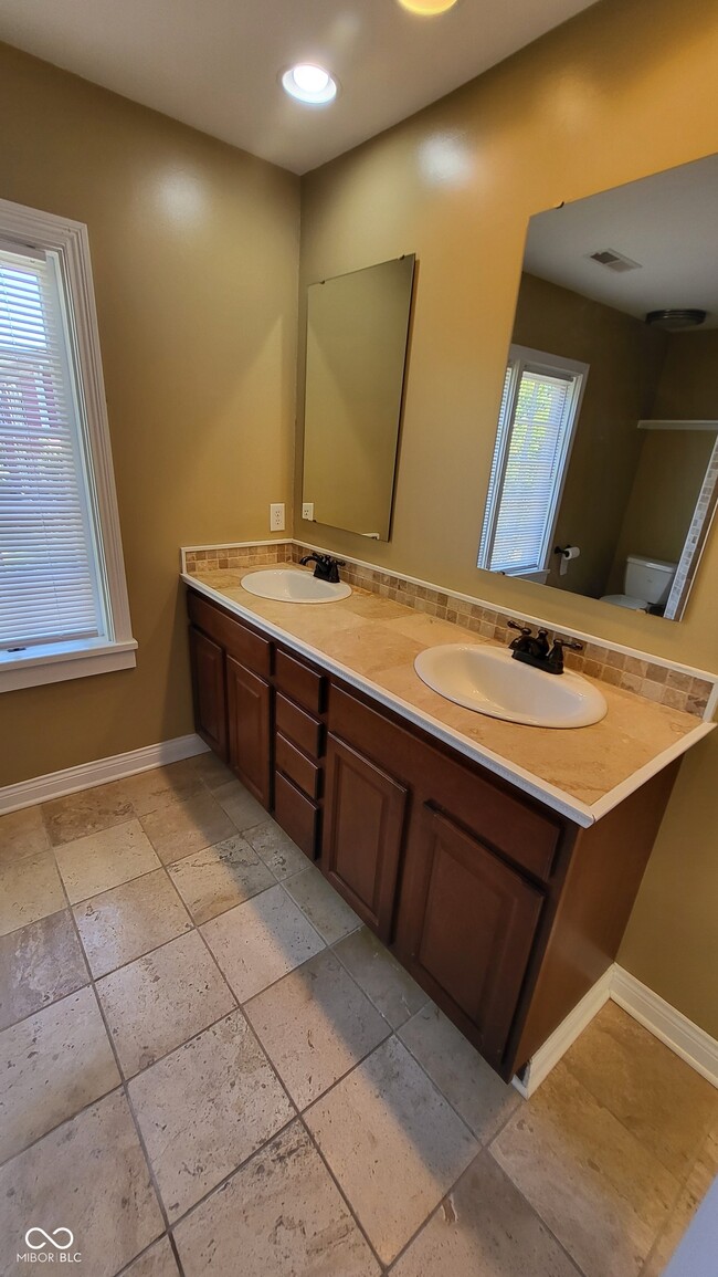 Building Photo - 1924 N Talbott St