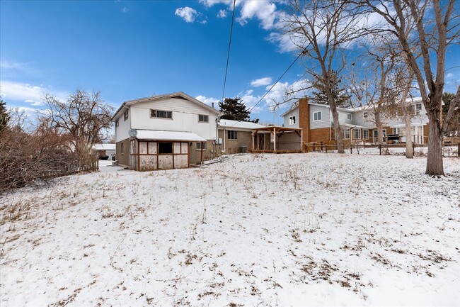 Building Photo - 982 E Briarwood Cir S