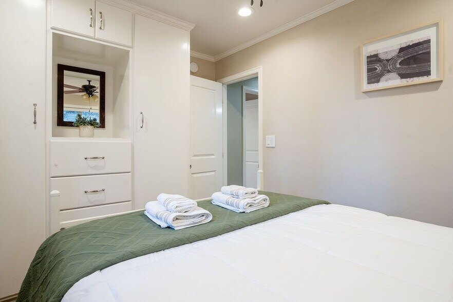 Building Photo - 24933 Faulhorn Dr