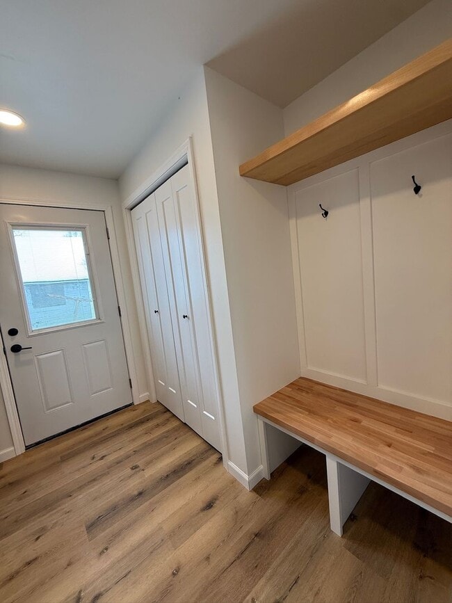 Building Photo - All new 3 bed / 2 bath home in wonderful West Salem neighborhood with garage!