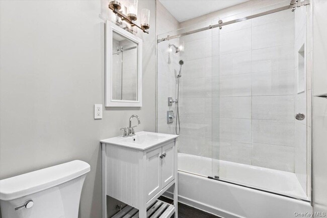 Building Photo - 745 E 136th St