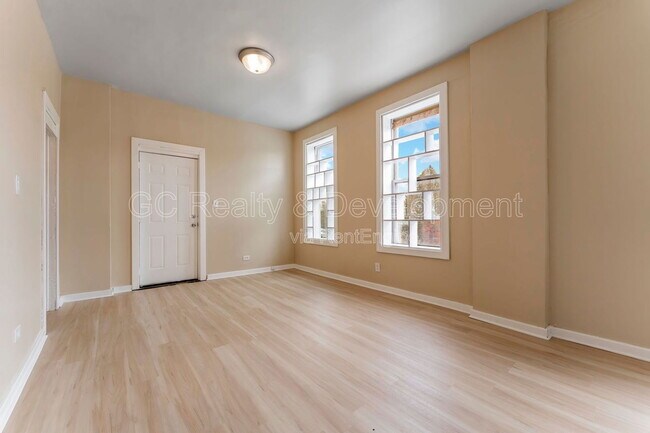 Building Photo - 3328 W Chicago Ave