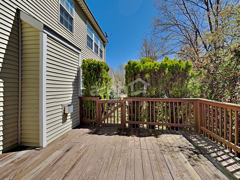 Building Photo - 9130 Hillston Ridge Rd