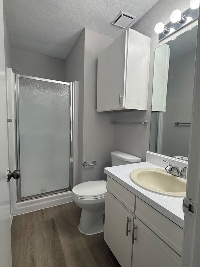 Building Photo - River Crossing - 2BD Townhome - Two Story - Near Downtown - Full Laundry - Small Yard - Reserved ...