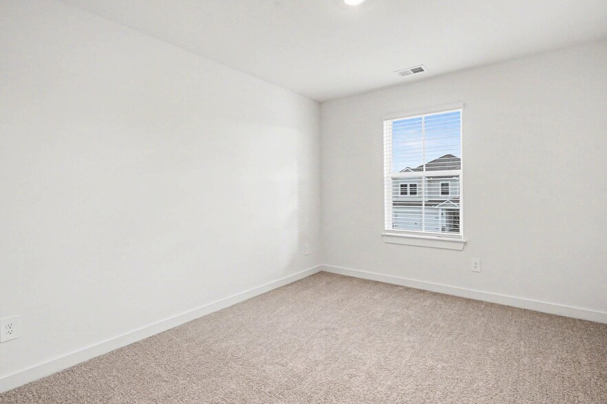 Building Photo - 1933 Mahala Dr