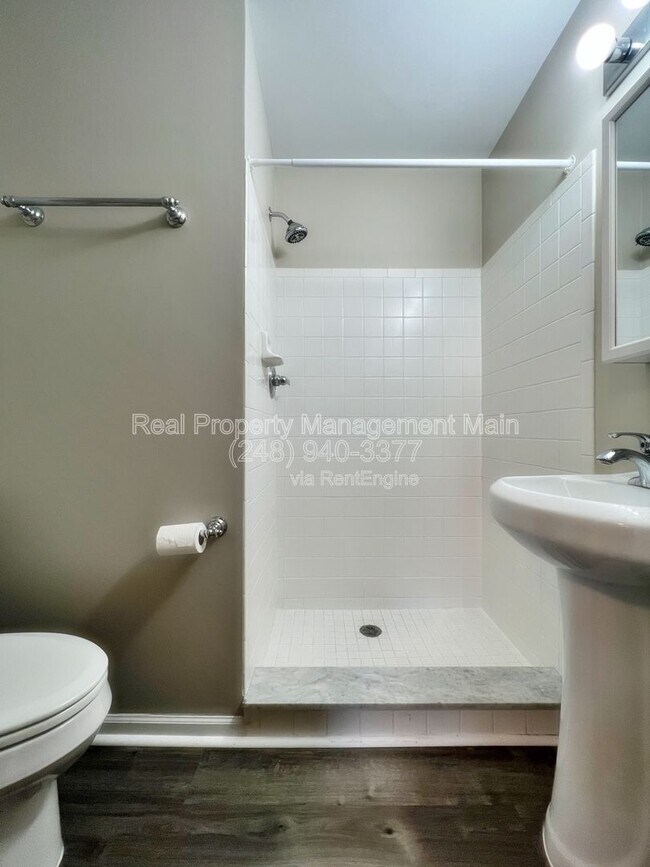 Building Photo - 44 Adelaide St