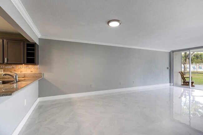 Building Photo - 1351 NE 191st St