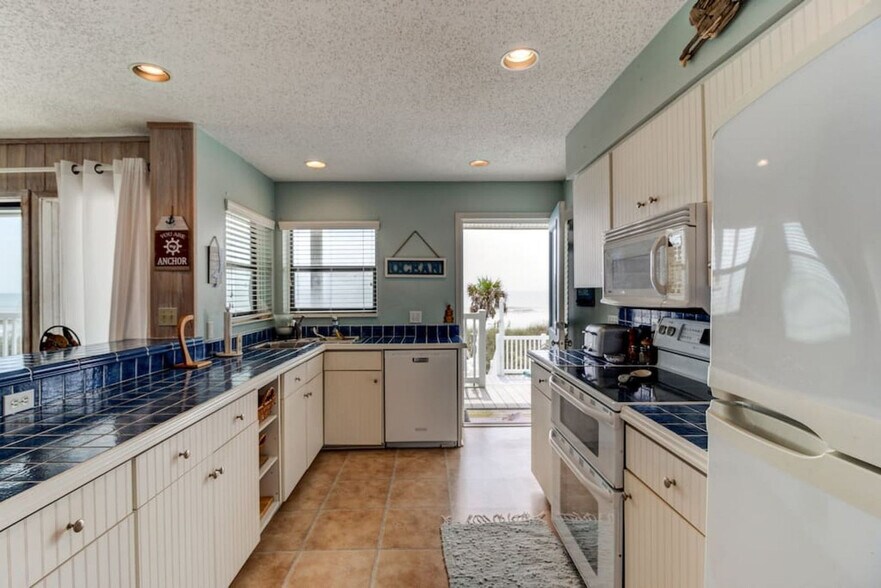 Building Photo - 59 Oceanside Dr