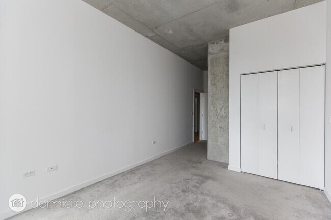 Building Photo - 2 bedroom in Chicago IL 60607