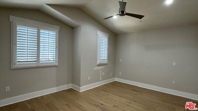 Building Photo - 2020 Holly Dr