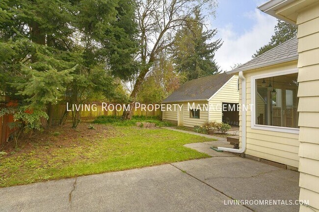 Building Photo - 3740 SE Tibbetts St